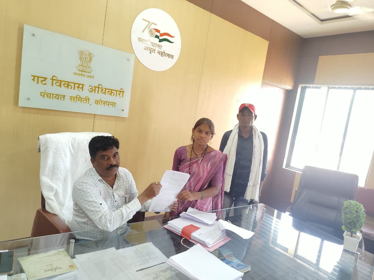 अंगणवाडी सेविकासाठी येरगव्हान गुडा या 'गावातील महीलाना डावलून बाहेरच्या गावच्या महीलाना प्राधान्य