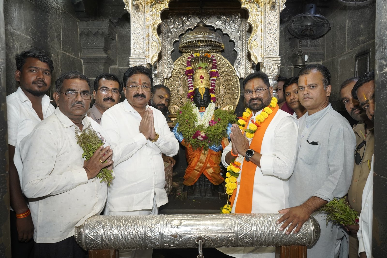शेतकऱ्यांच्या शेतमालाला भाव देण्यासाठी सरकारला सद्बुद्धी देरे पांडुरंगा - आमदार संजय देरकरांचे पांडुरंगाला साकडे