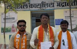 🚨महाराष्ट्र शासनाच्या गाडीतूनच अवैध रेती तस्करी ?