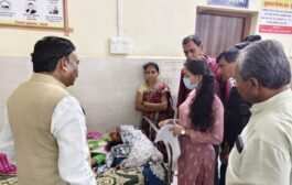 ✴️मेंढामाल (ता. सिंदेवाही) येथील नरभक्षक वाघाच्या हल्ल्यात बळी गेलेल्या महिलांच्या कुटुंबीयांना मा.खा. डॉ. अशोकजी नेते यांचे कडुन सांत्वन