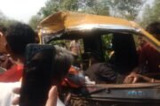 💥मुल- शिंदेवाही रोडवर चितेगांव जवळ भिषण अपघात मॉजीक सवारीला ट्रकने ठोकले. टाटा सवारीचा ड्रायव्हर ठार तर१० प्रवासी जखमी