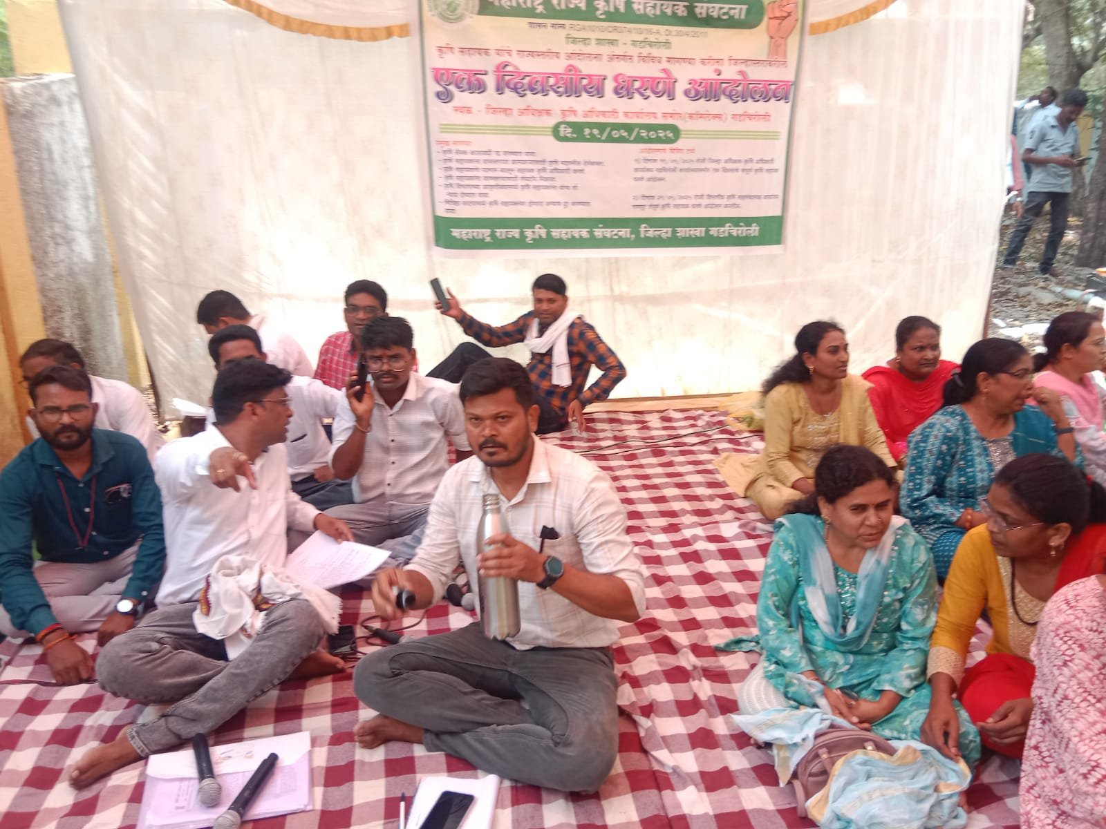 ♨️कृषी सहाय्यकांचे धरणे आंदोलन