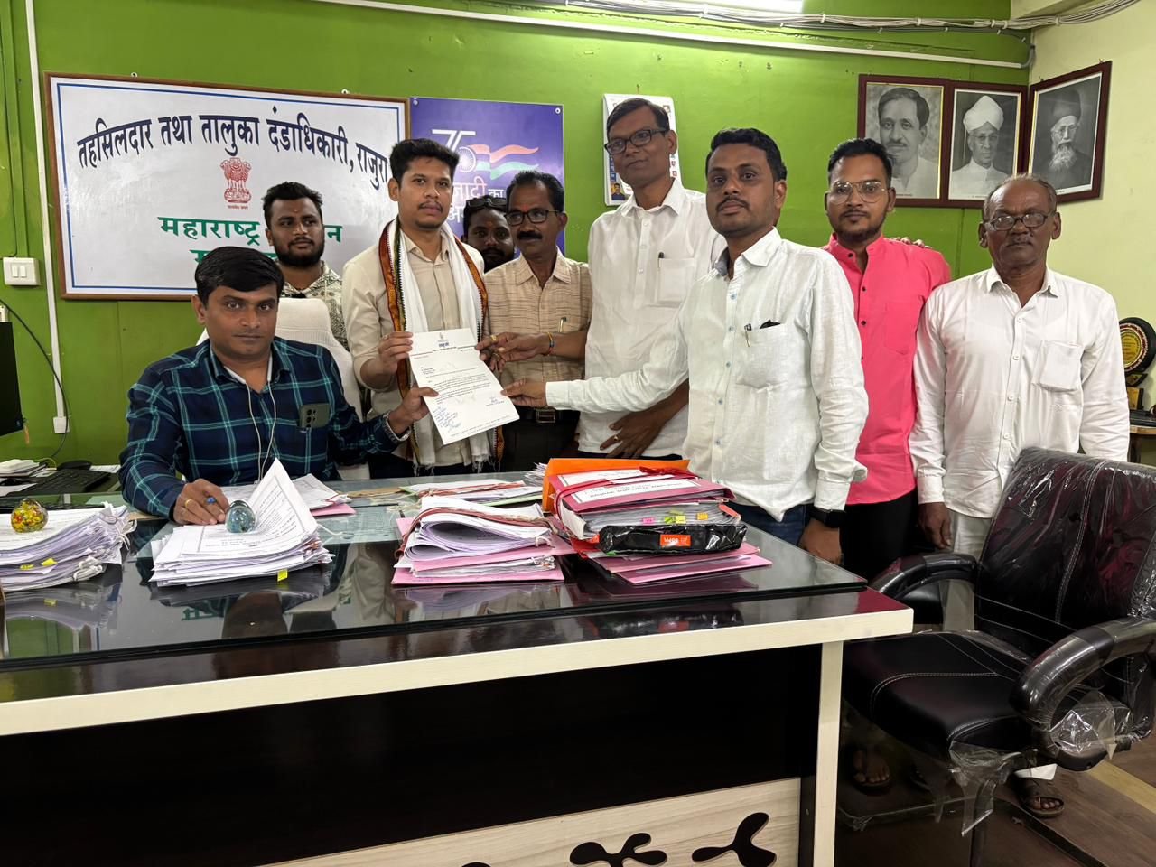 ©️निराधारांच्या योजनेचे थकीत हप्ते खात्यात जमा करा : शंतनू धोटे यांचे तहसीलदारांना निवेदन