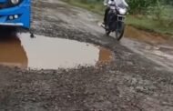 🅾️चामोर्शी ते हरणघाट रस्ता खड्ड्यात रस्ता की रस्त्यात खड्डा⭕ 