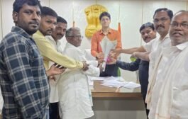 💥जिल्ह्यातील वने व खनिज संपत्ती नष्ट करणाऱ्या सुरजागड लोहखनिज प्रकल्पाच्या नियमबाह्य कामकाजा विरोधात ⏯️दि. 9 आगष्ट 2025 ला क्रांती दिनी जिल्हाधिकारी कार्यालयावर महामोर्चा